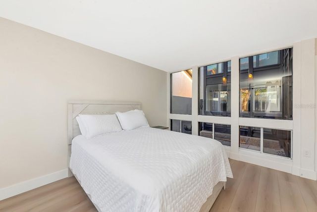 800 S BLVD OF THE PRESIDENTS 16, Sarasota, FL 34236