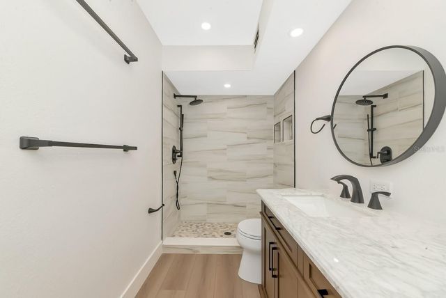 800 S BLVD OF THE PRESIDENTS 16, Sarasota, FL 34236