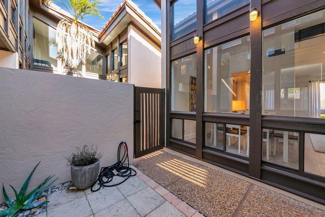 800 S BLVD OF THE PRESIDENTS 16, Sarasota, FL 34236