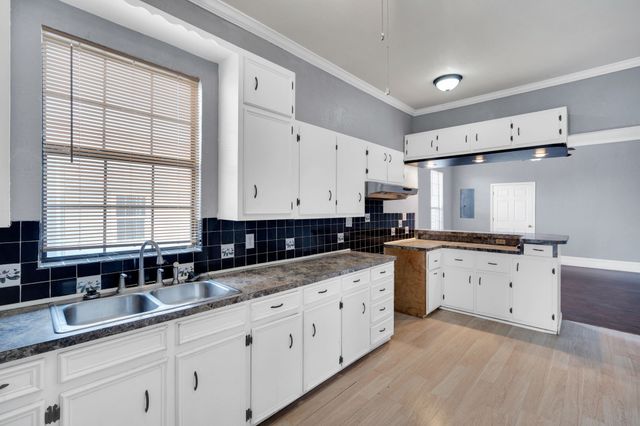 620 E Elm Street, Hillsboro, TX 76645