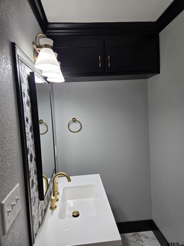 104 Leland Dr, Athens, TX 75751