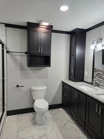 104 Leland Dr, Athens, TX 75751