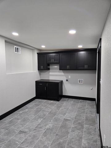 104 Leland Dr, Athens, TX 75751