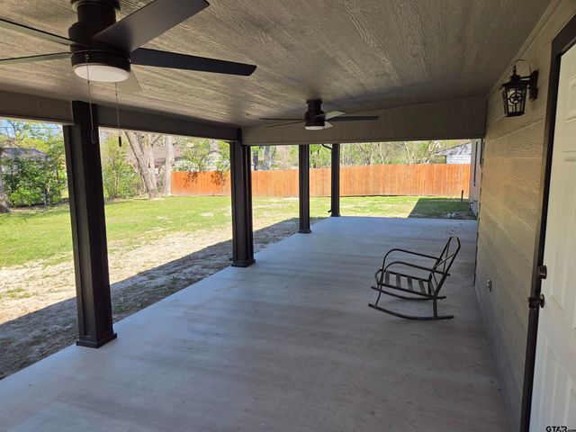 104 Leland Dr, Athens, TX 75751