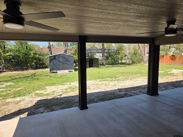 104 Leland Dr, Athens, TX 75751