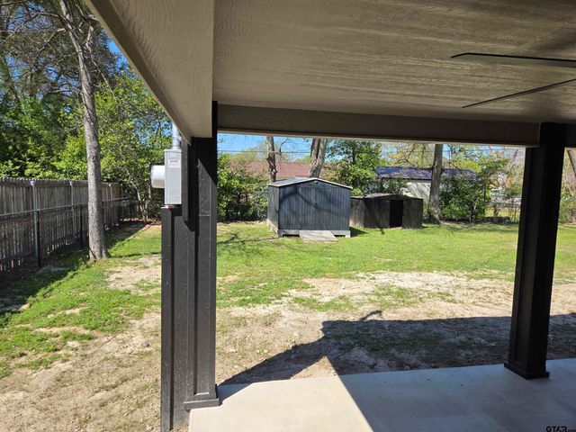 104 Leland Dr, Athens, TX 75751