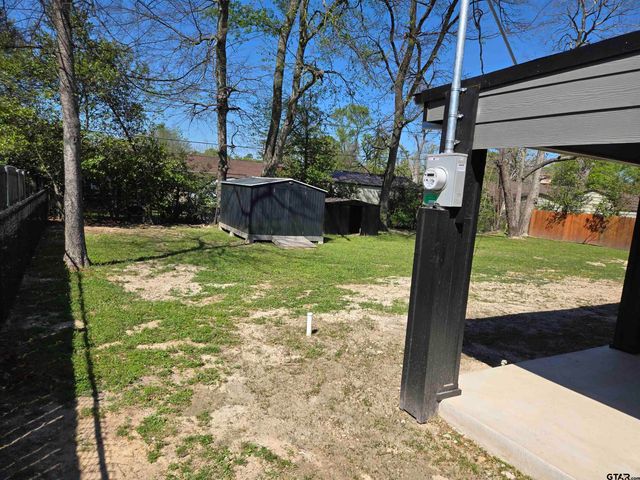 104 Leland Dr, Athens, TX 75751