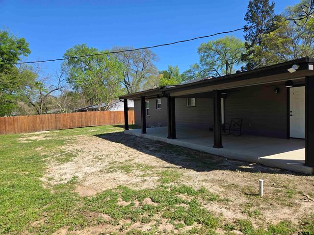 104 Leland Dr, Athens, TX 75751
