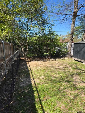 104 Leland Dr, Athens, TX 75751