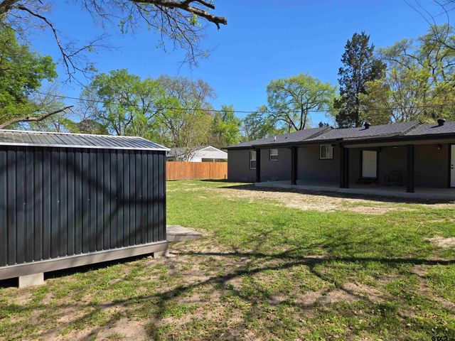 104 Leland Dr, Athens, TX 75751