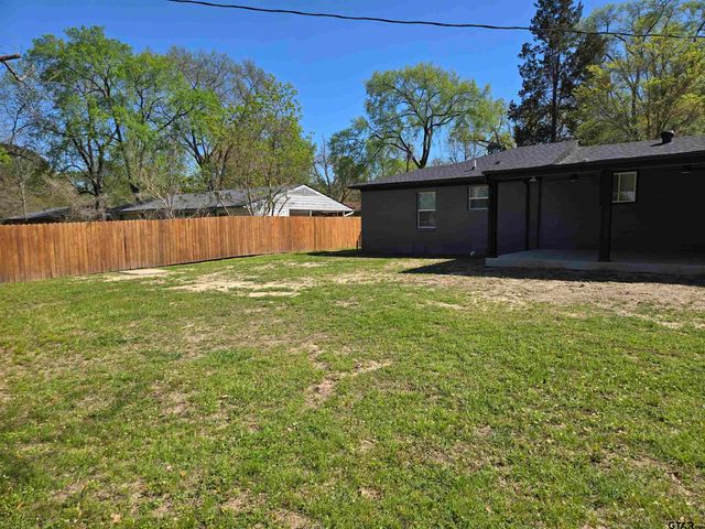 104 Leland Dr, Athens, TX 75751