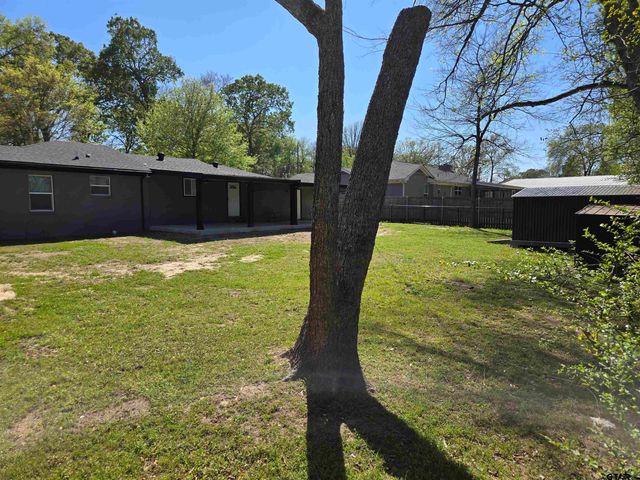 104 Leland Dr, Athens, TX 75751