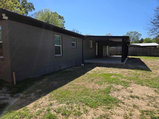 104 Leland Dr, Athens, TX 75751