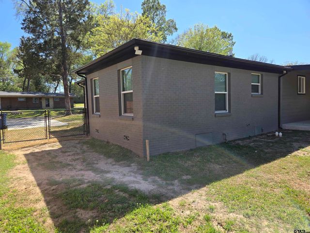 104 Leland Dr, Athens, TX 75751
