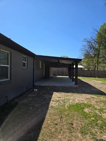 104 Leland Dr, Athens, TX 75751