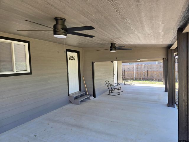 104 Leland Dr, Athens, TX 75751