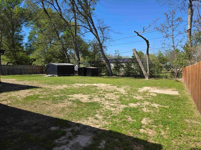 104 Leland Dr, Athens, TX 75751