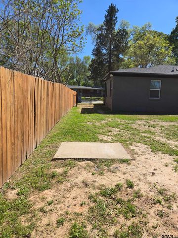 104 Leland Dr, Athens, TX 75751