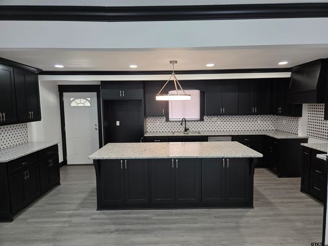 104 Leland Dr, Athens, TX 75751