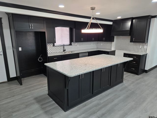 104 Leland Dr, Athens, TX 75751