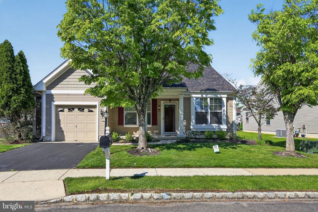 8 IMPATIENS CT, Marlton, NJ 08053