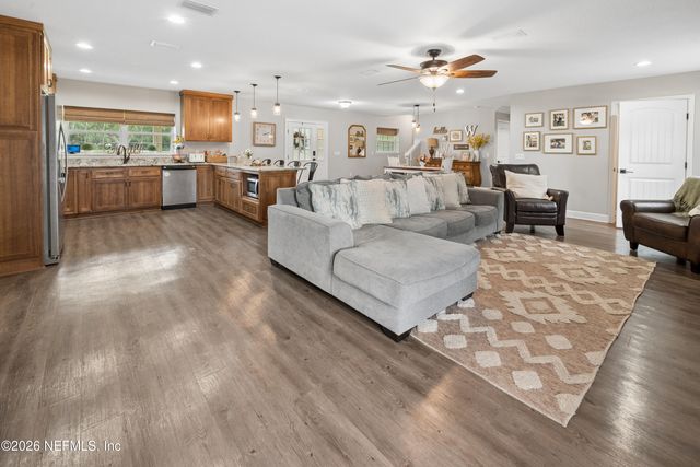 606 W MARKET Road, Starke, FL 32091