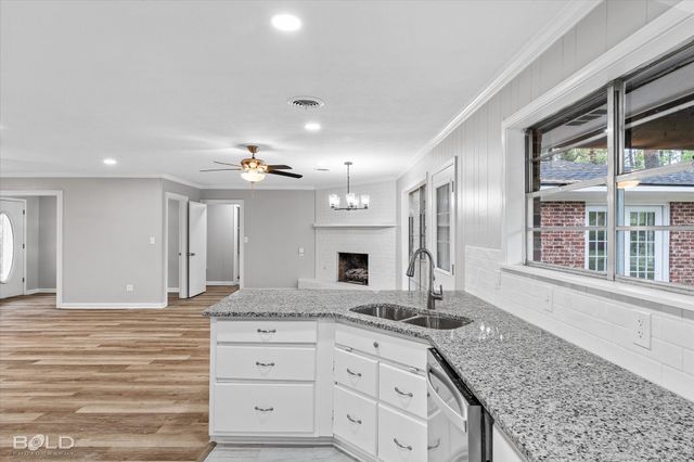 9471 Hemlock Circle, Shreveport, LA 71118