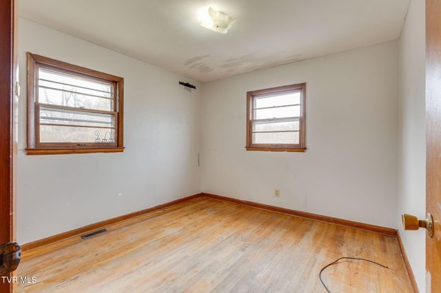 2009 Indian Ridge Road, Johnson City, TN 37604