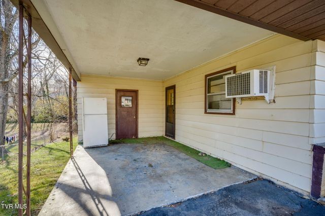 2009 Indian Ridge Road, Johnson City, TN 37604