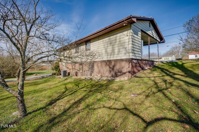 2009 Indian Ridge Road, Johnson City, TN 37604