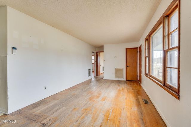 2009 Indian Ridge Road, Johnson City, TN 37604