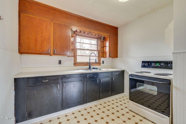 2009 Indian Ridge Road, Johnson City, TN 37604