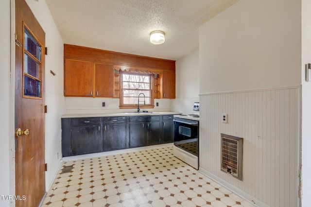 2009 Indian Ridge Road, Johnson City, TN 37604