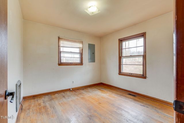 2009 Indian Ridge Road, Johnson City, TN 37604