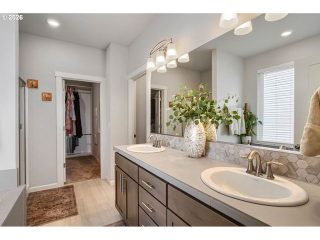 38475 MAPLE St, Sandy, OR 97055