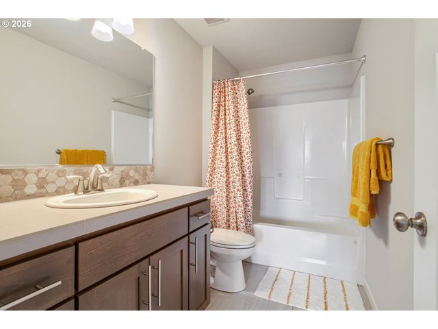 38475 MAPLE St, Sandy, OR 97055
