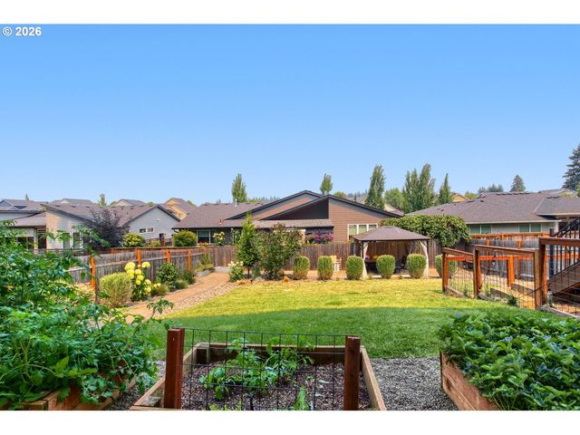 38475 MAPLE St, Sandy, OR 97055