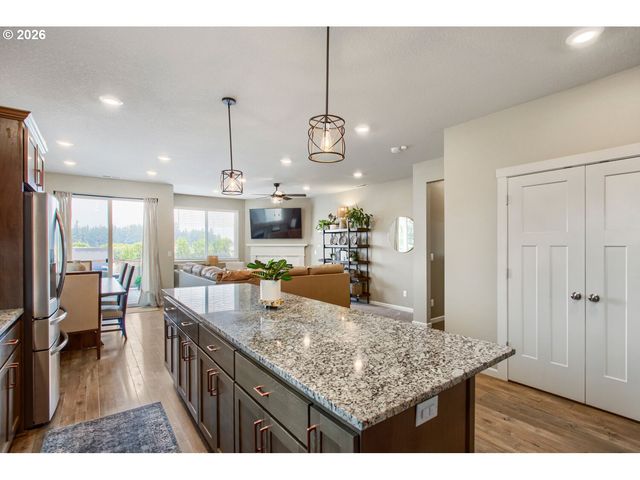 38475 MAPLE St, Sandy, OR 97055