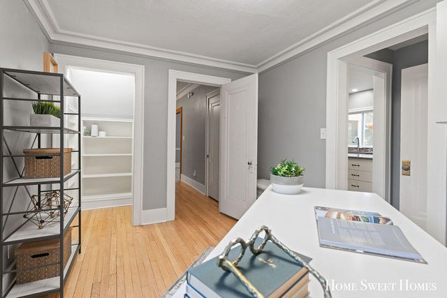 842 Giddings Avenue, Grand Rapids, MI 49506