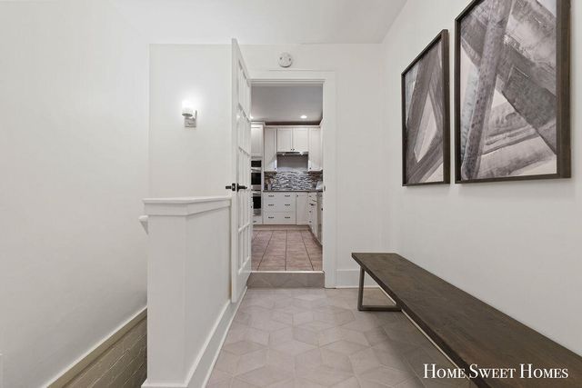 842 Giddings Avenue, Grand Rapids, MI 49506