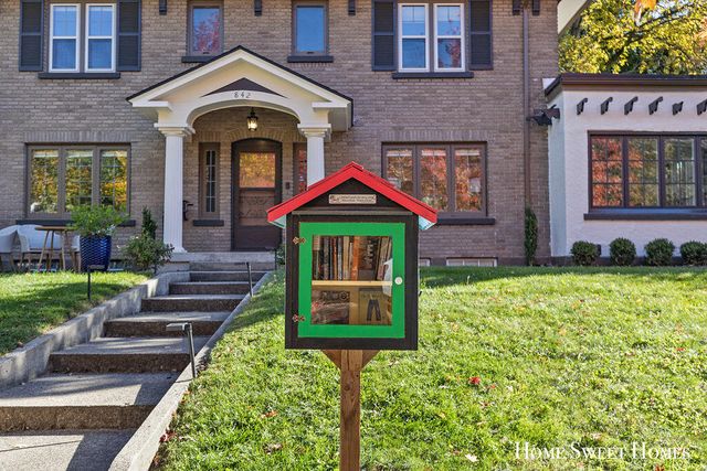 842 Giddings Avenue, Grand Rapids, MI 49506