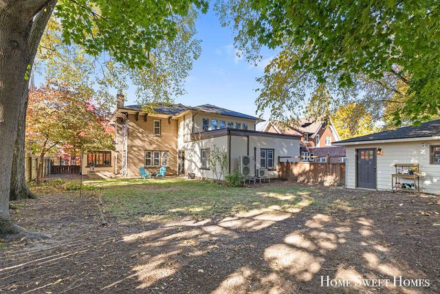 842 Giddings Avenue, Grand Rapids, MI 49506