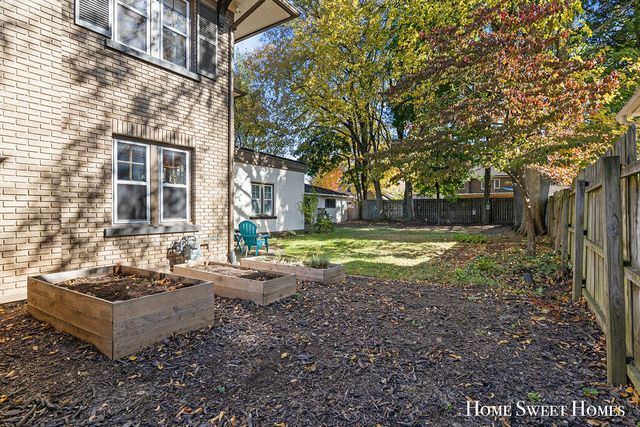 842 Giddings Avenue, Grand Rapids, MI 49506