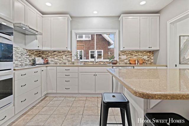 842 Giddings Avenue, Grand Rapids, MI 49506