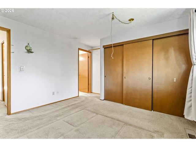 10047 Sw 25TH Ave, Portland, OR 97219