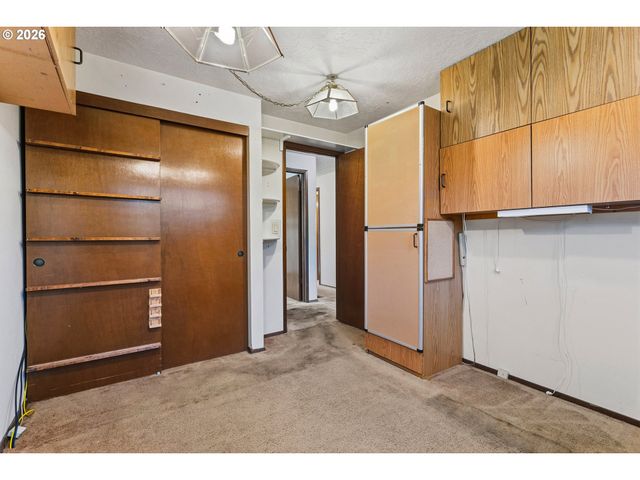 10047 Sw 25TH Ave, Portland, OR 97219