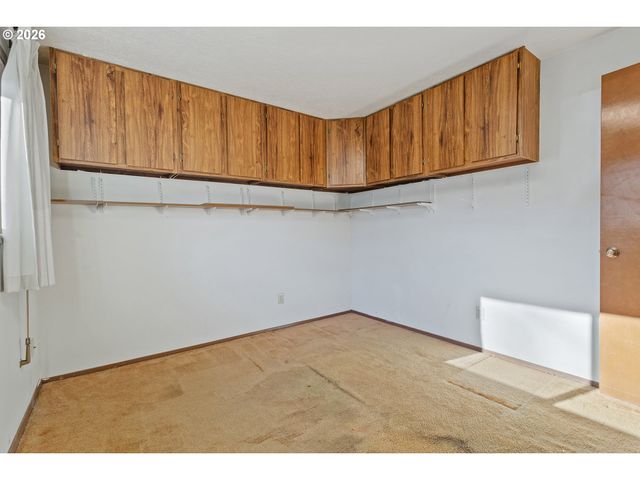 10047 Sw 25TH Ave, Portland, OR 97219