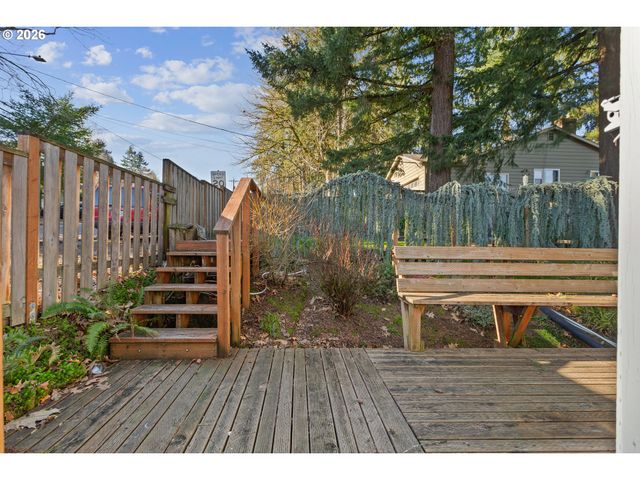 10047 Sw 25TH Ave, Portland, OR 97219