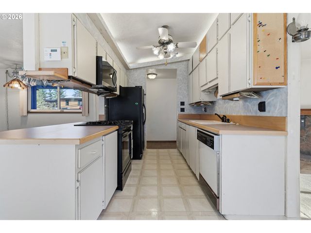 10047 Sw 25TH Ave, Portland, OR 97219