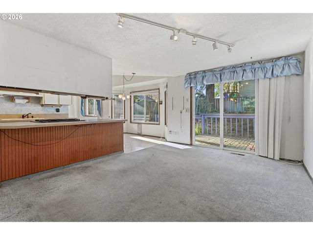 10047 Sw 25TH Ave, Portland, OR 97219